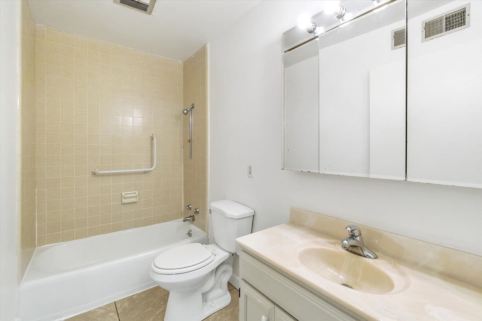 Owosso Apartment: 410 N. Ball St