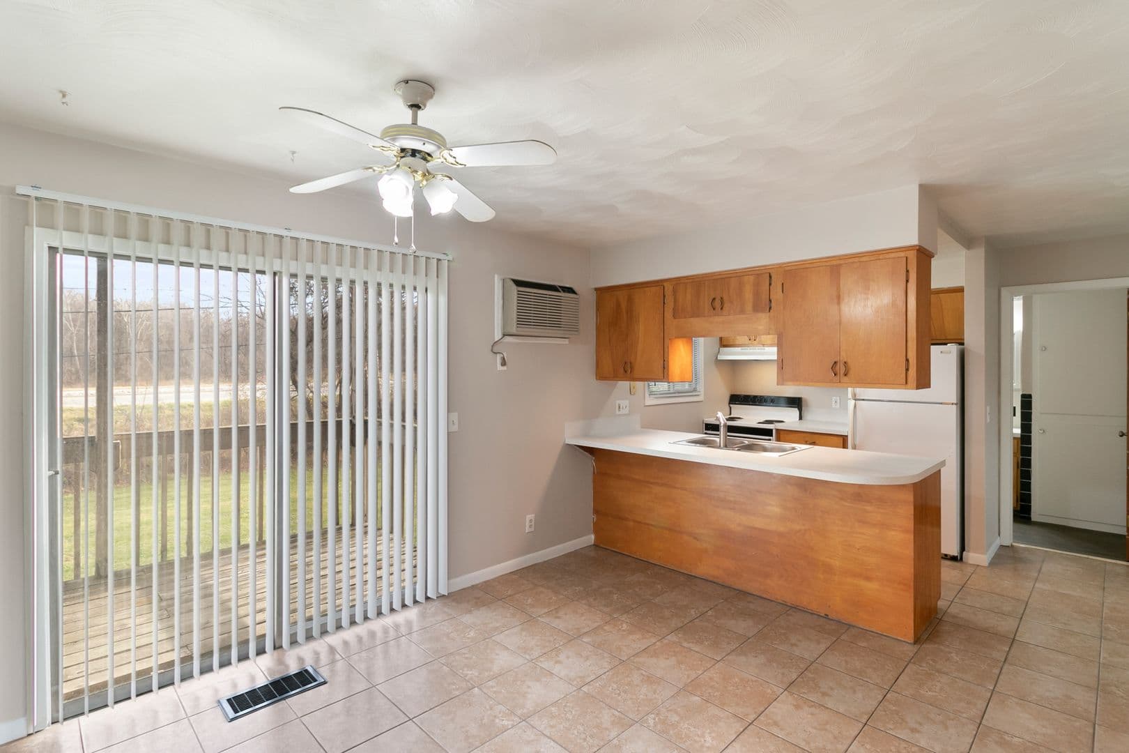 DeWitt Apartment: 13435 Dawn Dew Dr.