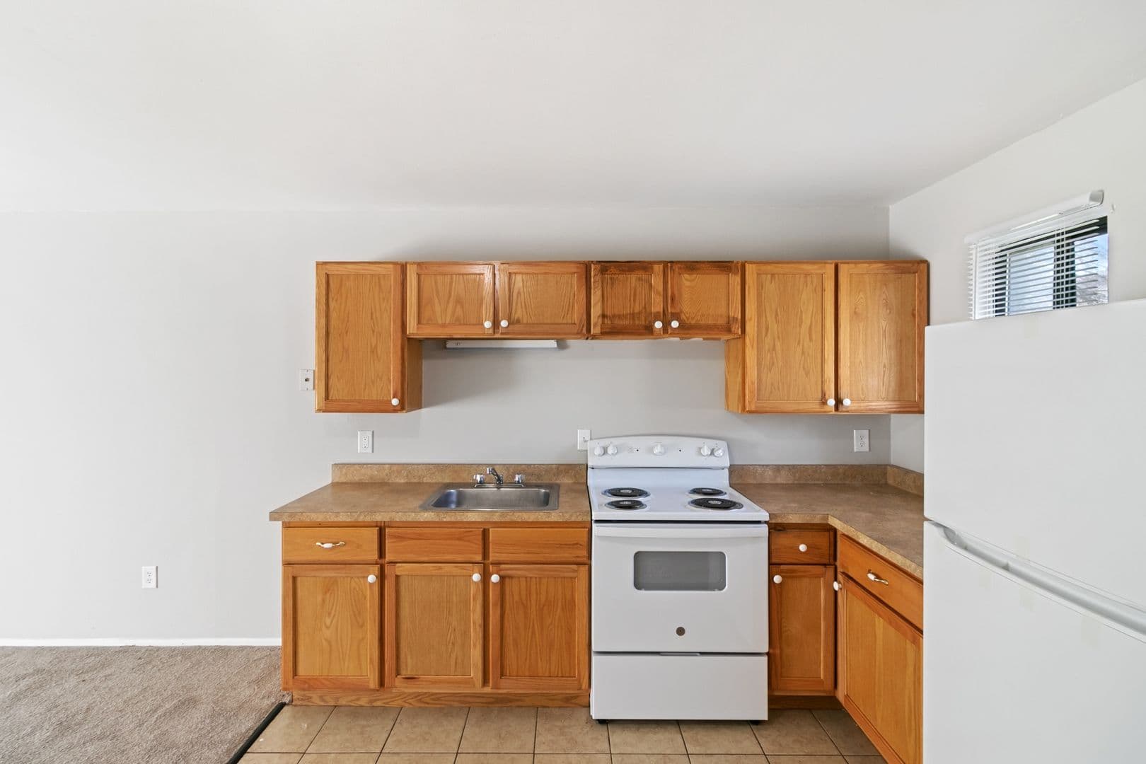 Waterford Apartment: 4144 Airport Rd