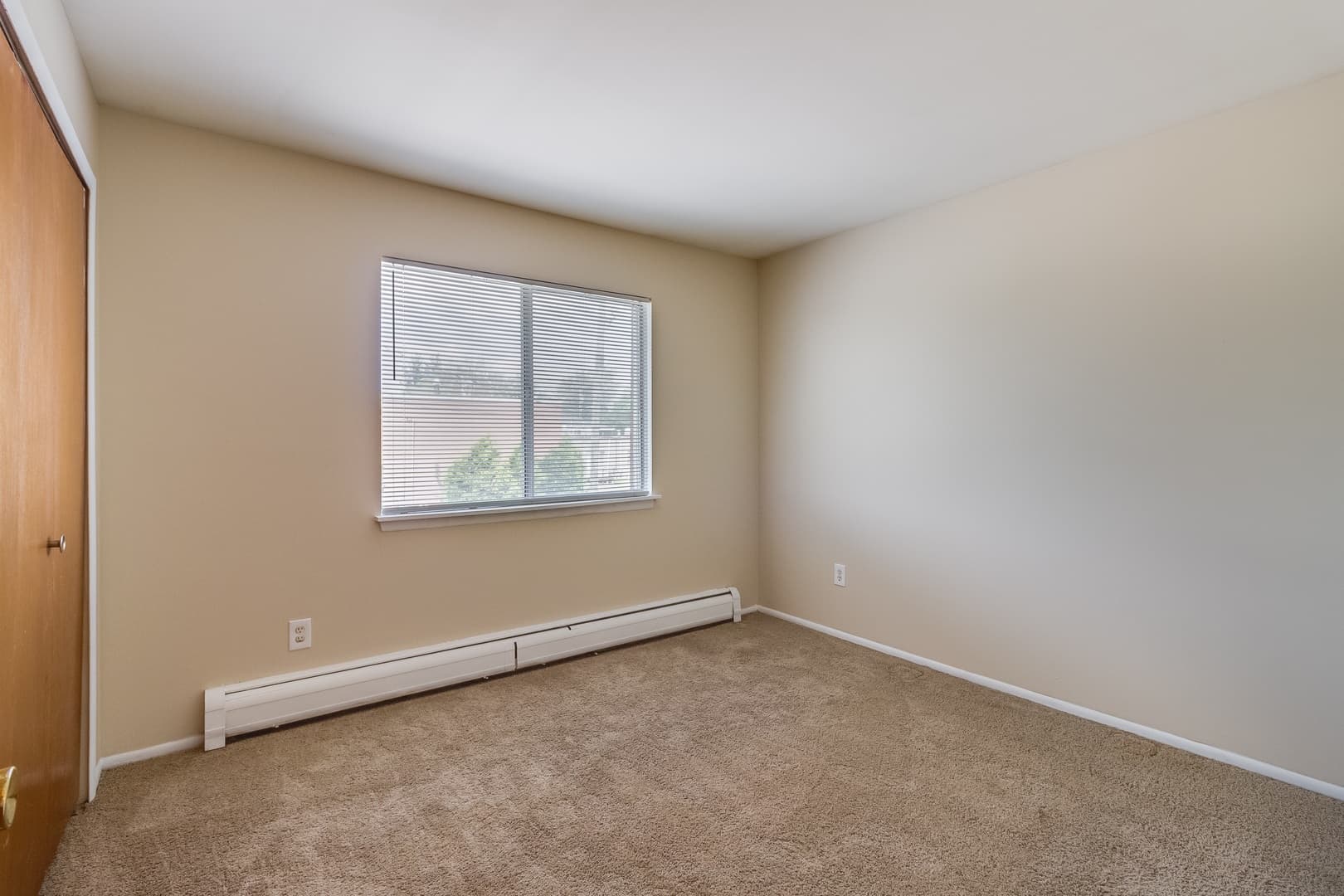 Lapeer Apartment: 55 Suzanne Drive