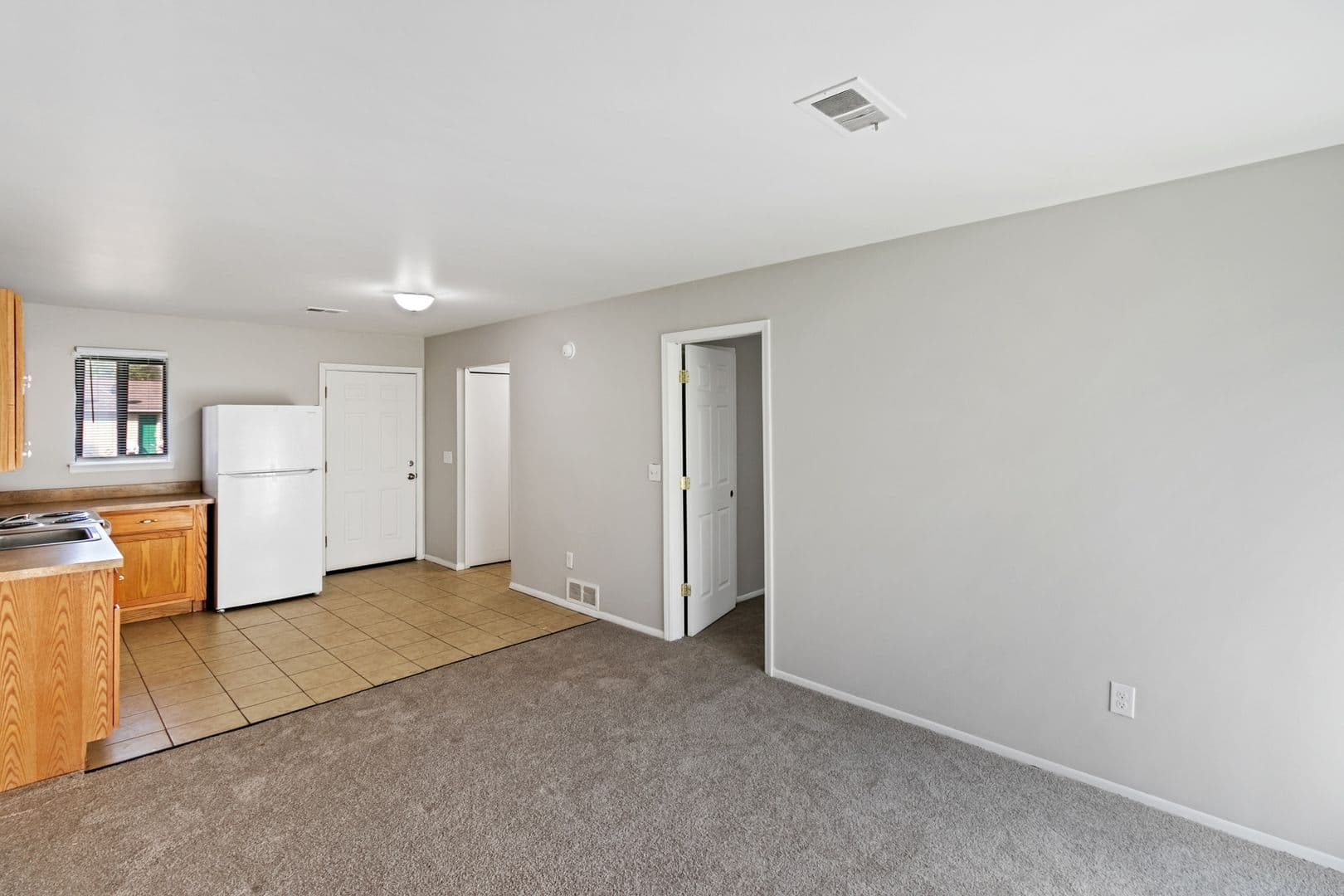 Waterford Apartment: 4144 Airport Rd