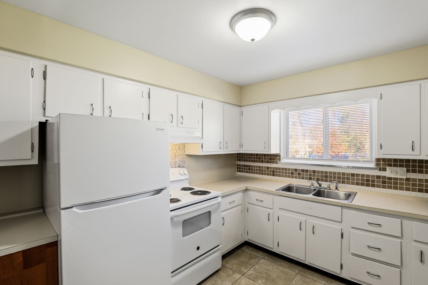 Howell Apartment: 727 & 739 E. Sibley Street   330 Bush Street