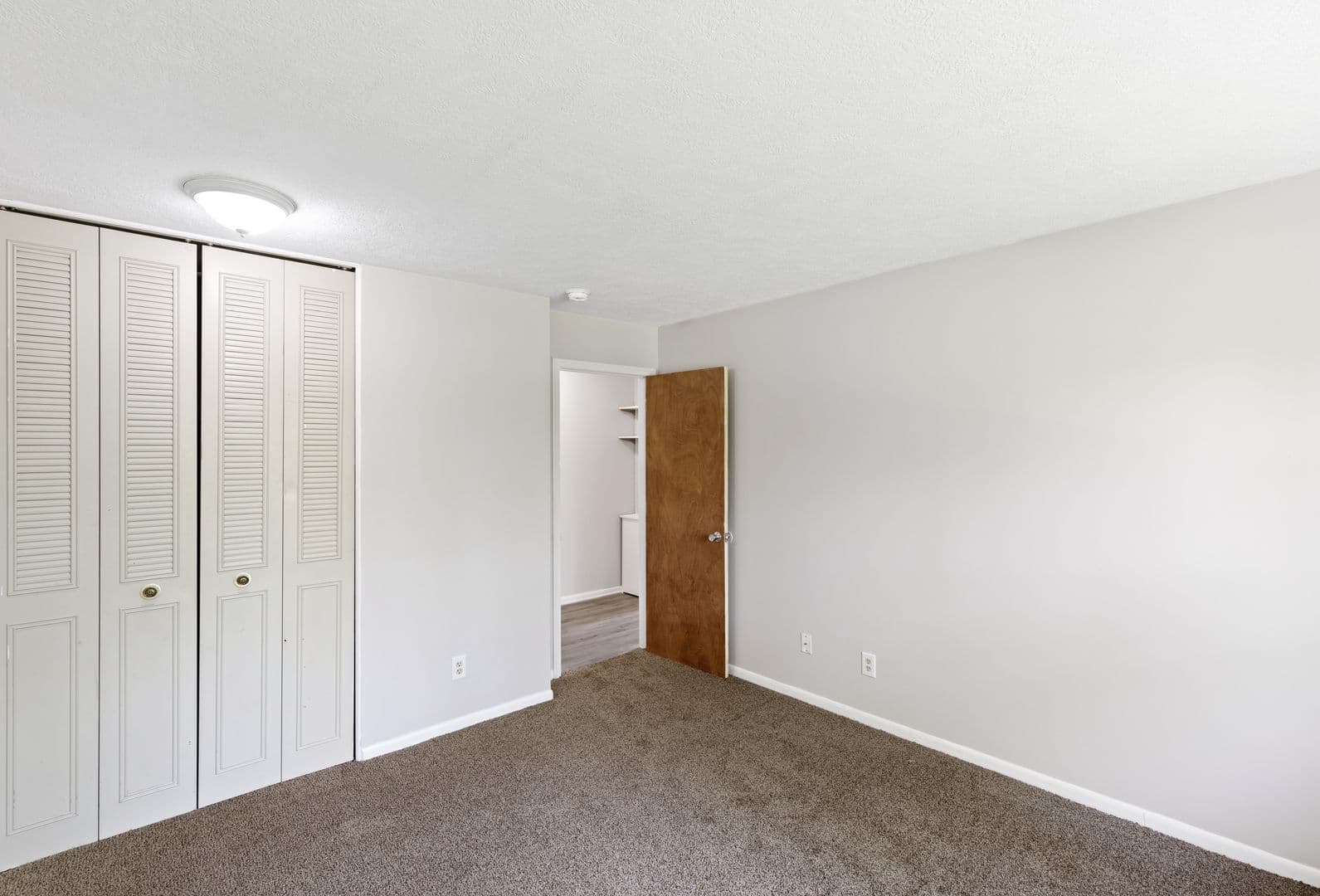 Lansing Apartment: 2928, 2931,2936,2937 Kenwick Circle