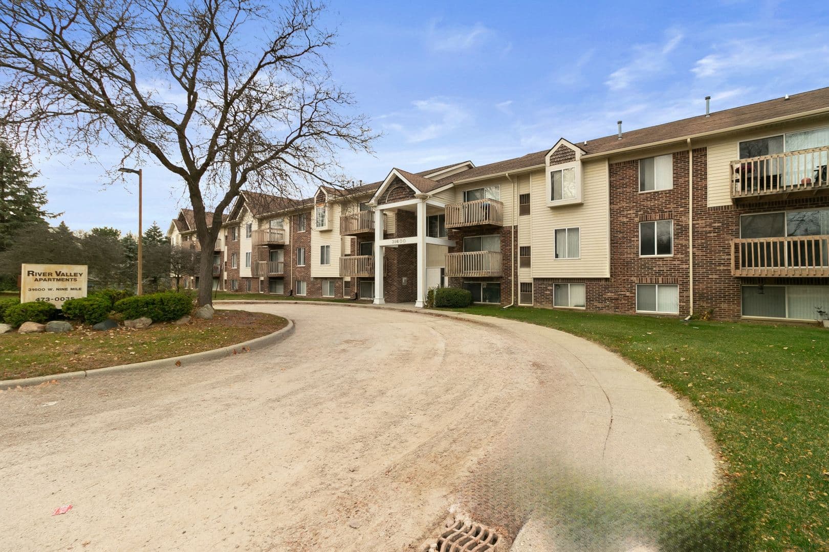 Farmington Hills Apartment: 31600 W. Nine Mile Rd