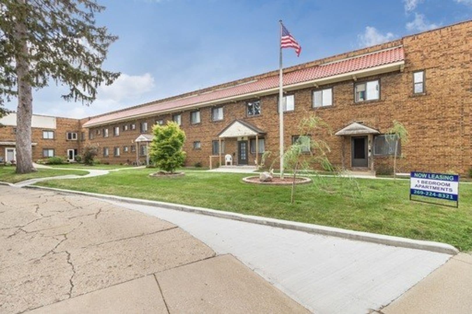 Parchment Apartment: 133 & 143 N Riverview Drive