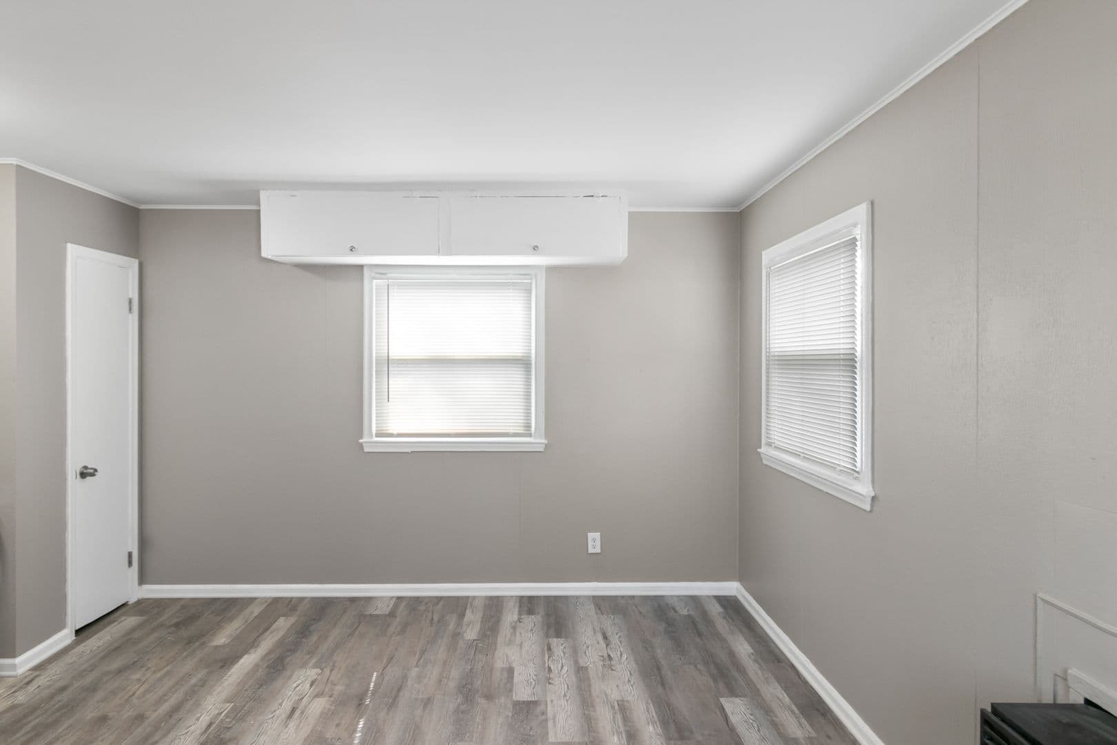 Redford Charter Twp Apartment: 24311 Plymouth Rd