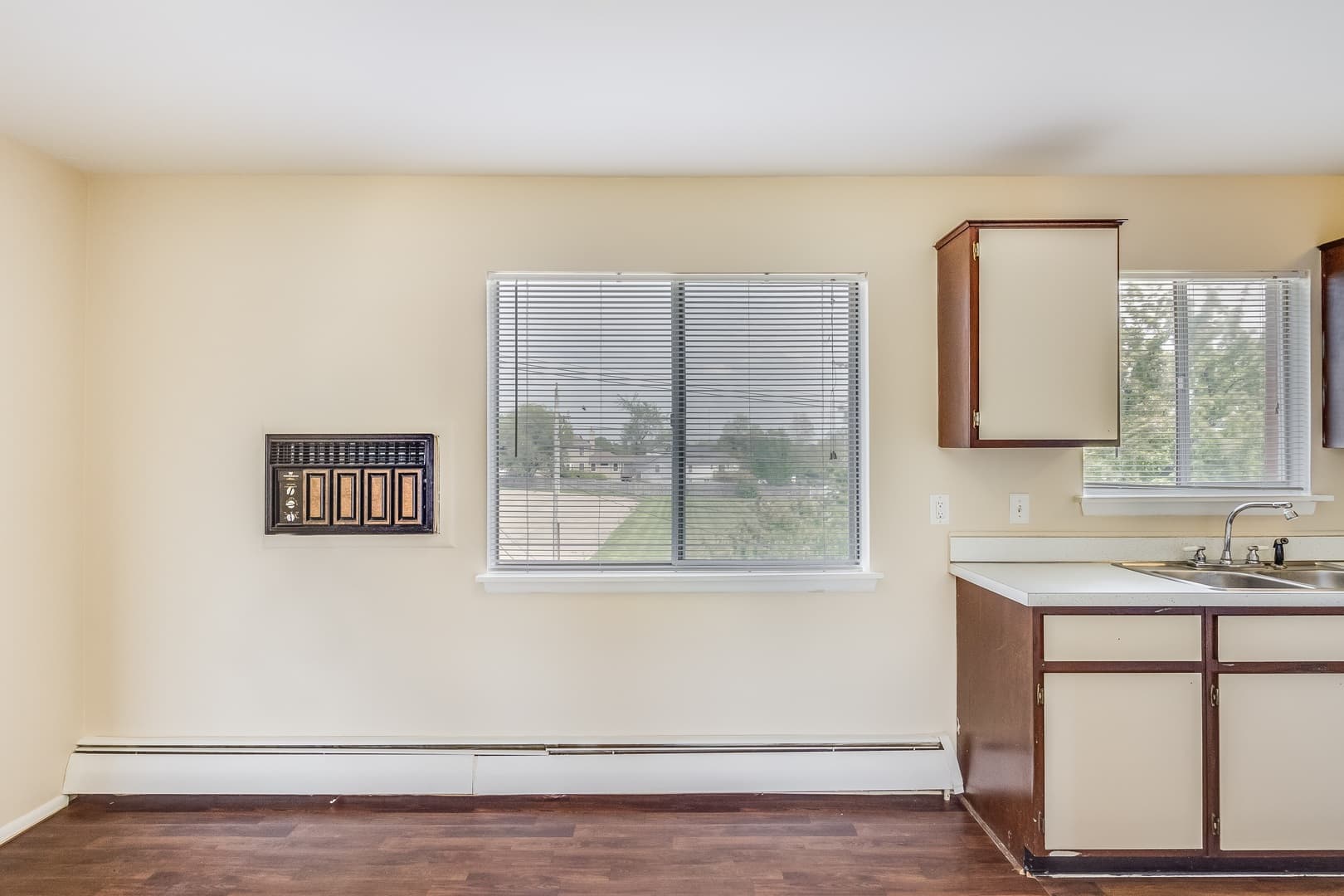 Lapeer Apartment: 55 Suzanne Drive