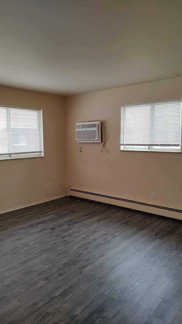 Davison Apartment: 348 E. Clark Street