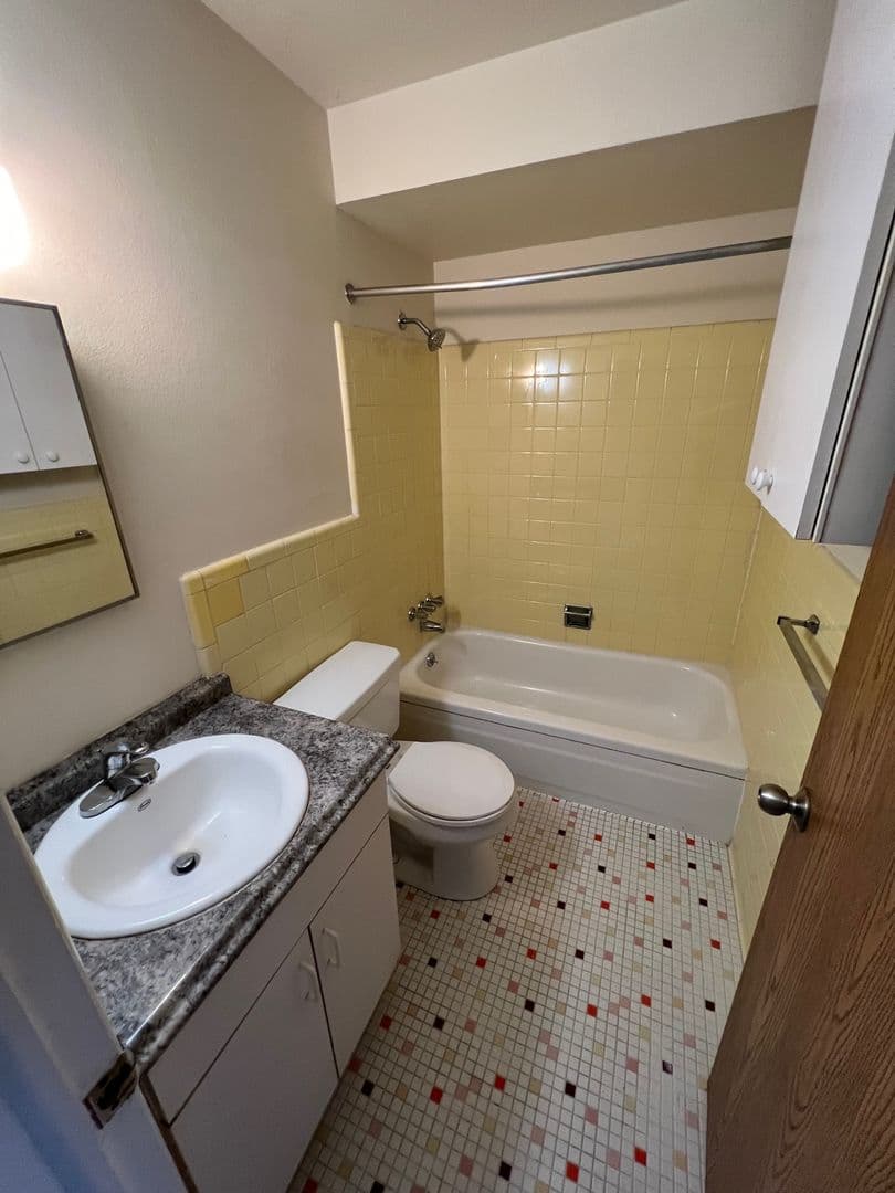 Roseville Apartment: 16435 E 12 Mile Rd
