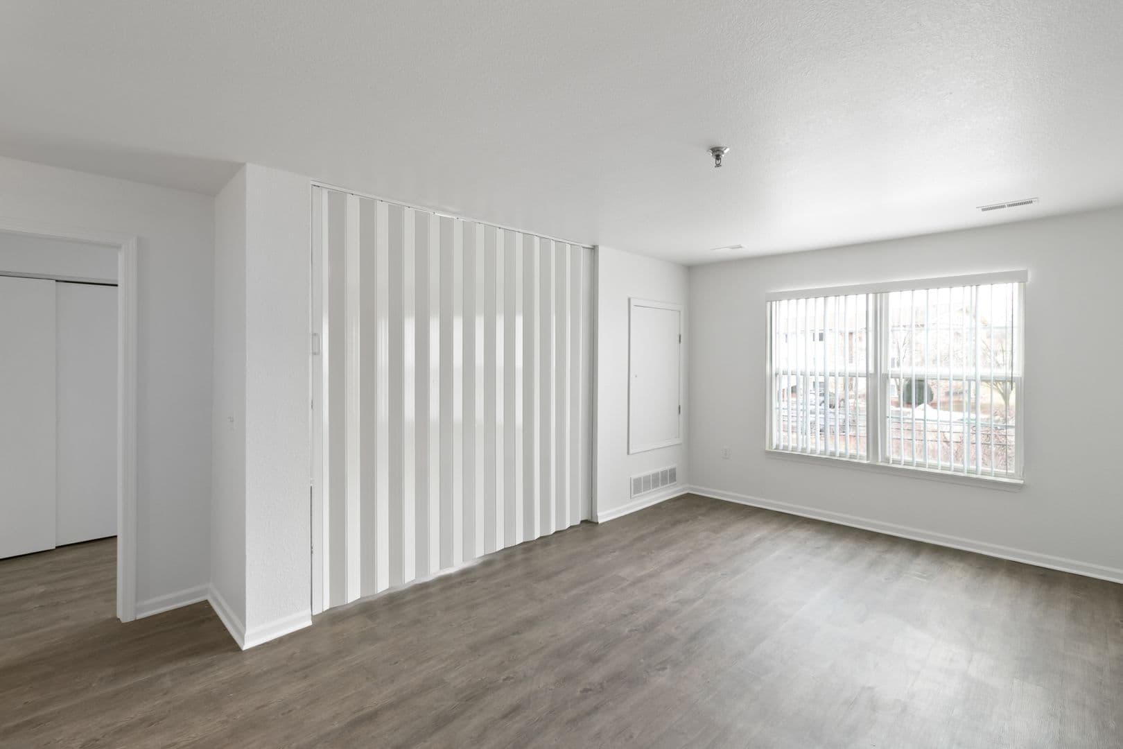 Ypsilanti Apartment: 2224 Golfside Road