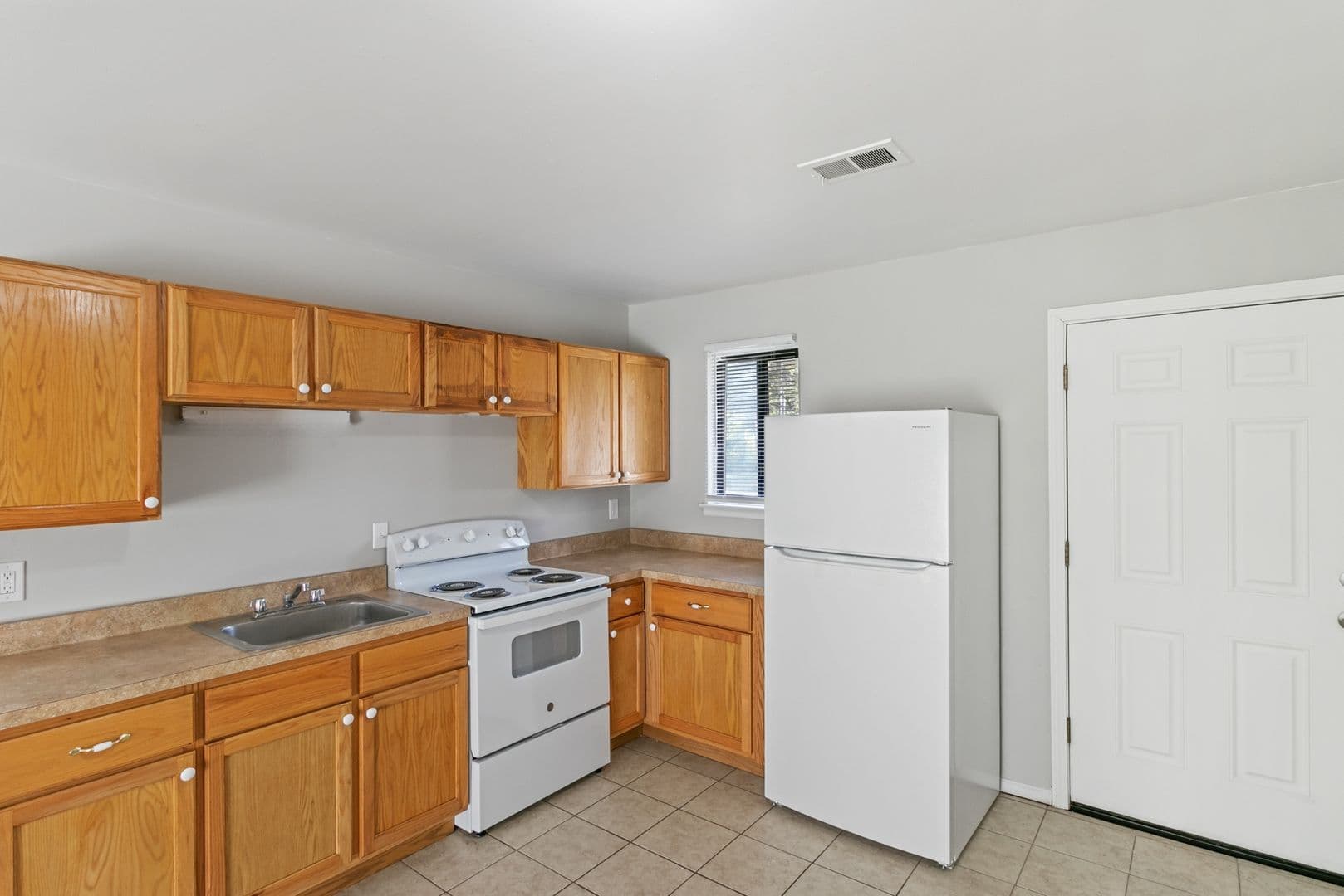 Waterford Apartment: 4144 Airport Rd