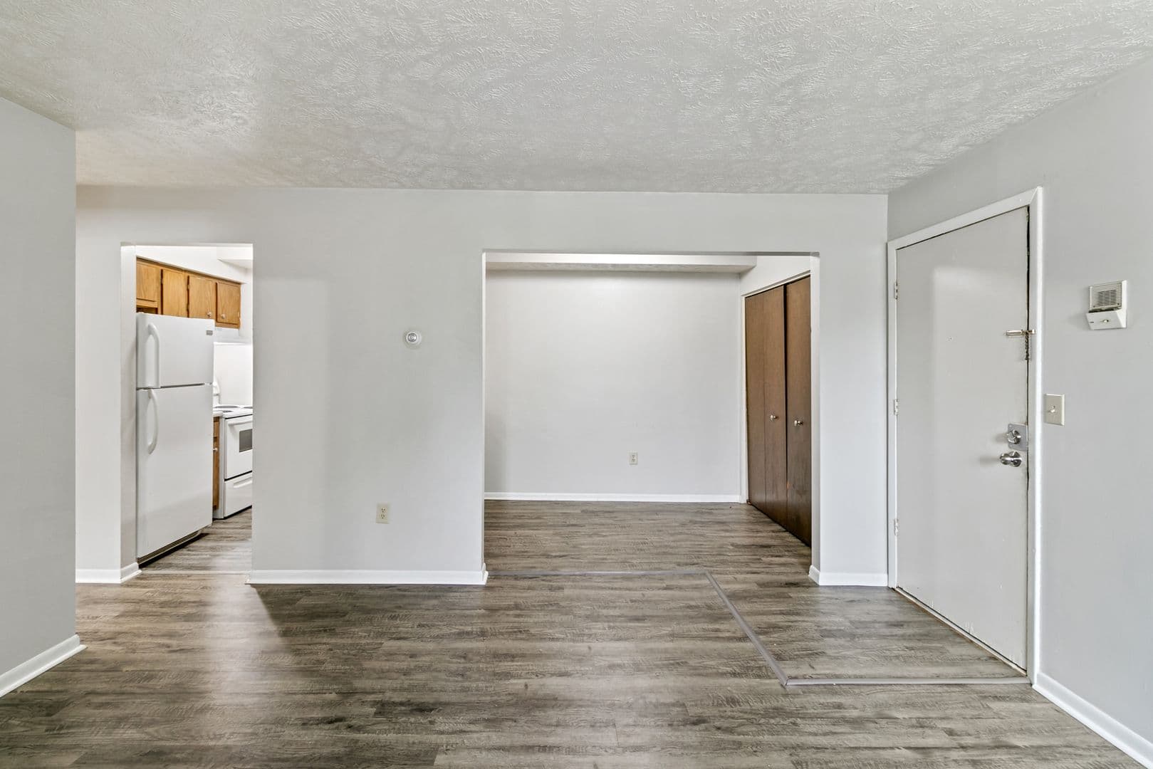 Holt Apartment: 2371 Aurelius Rd