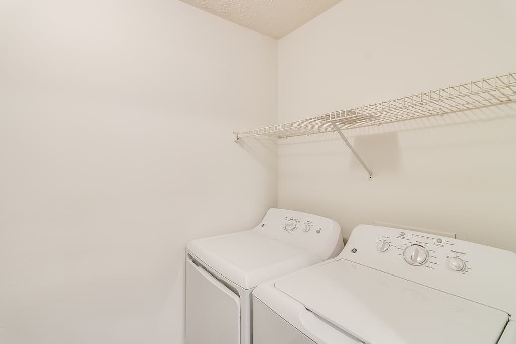 DeWitt Apartment: 840 S. Bridge Street
