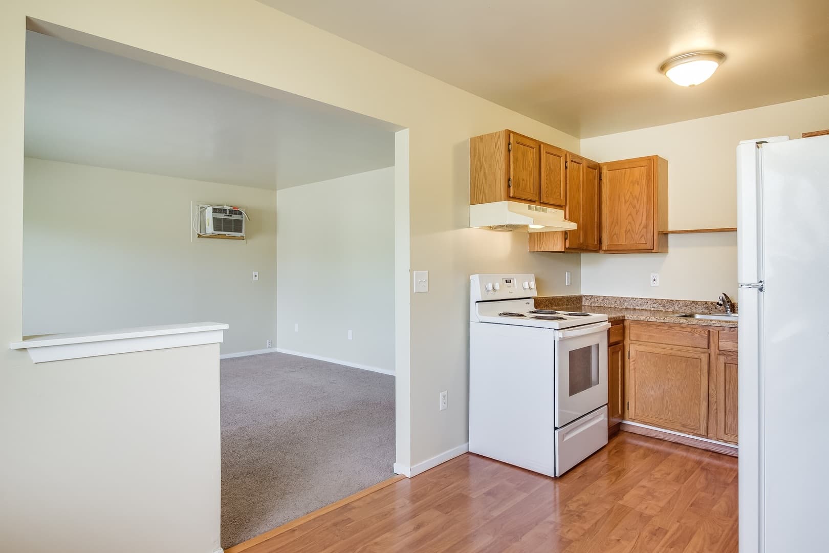 Fowlerville Apartment: 425 Meadowview St
