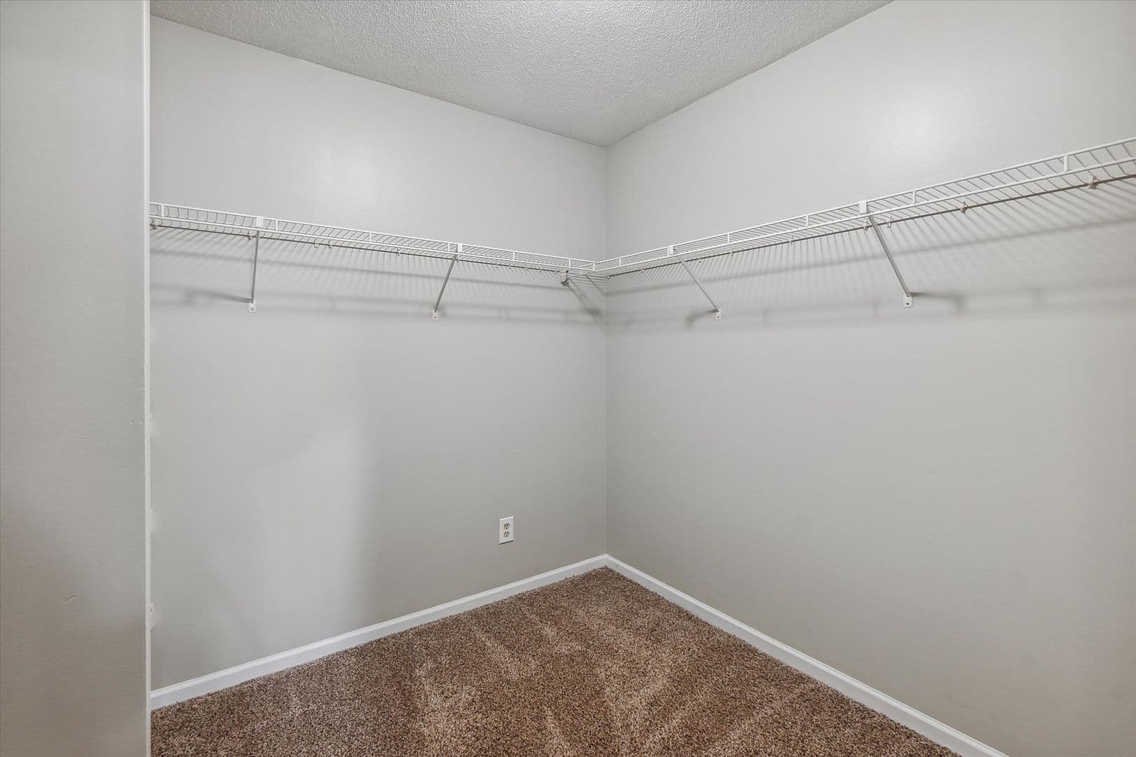 Augusta Apartment: 504 W Jefferson