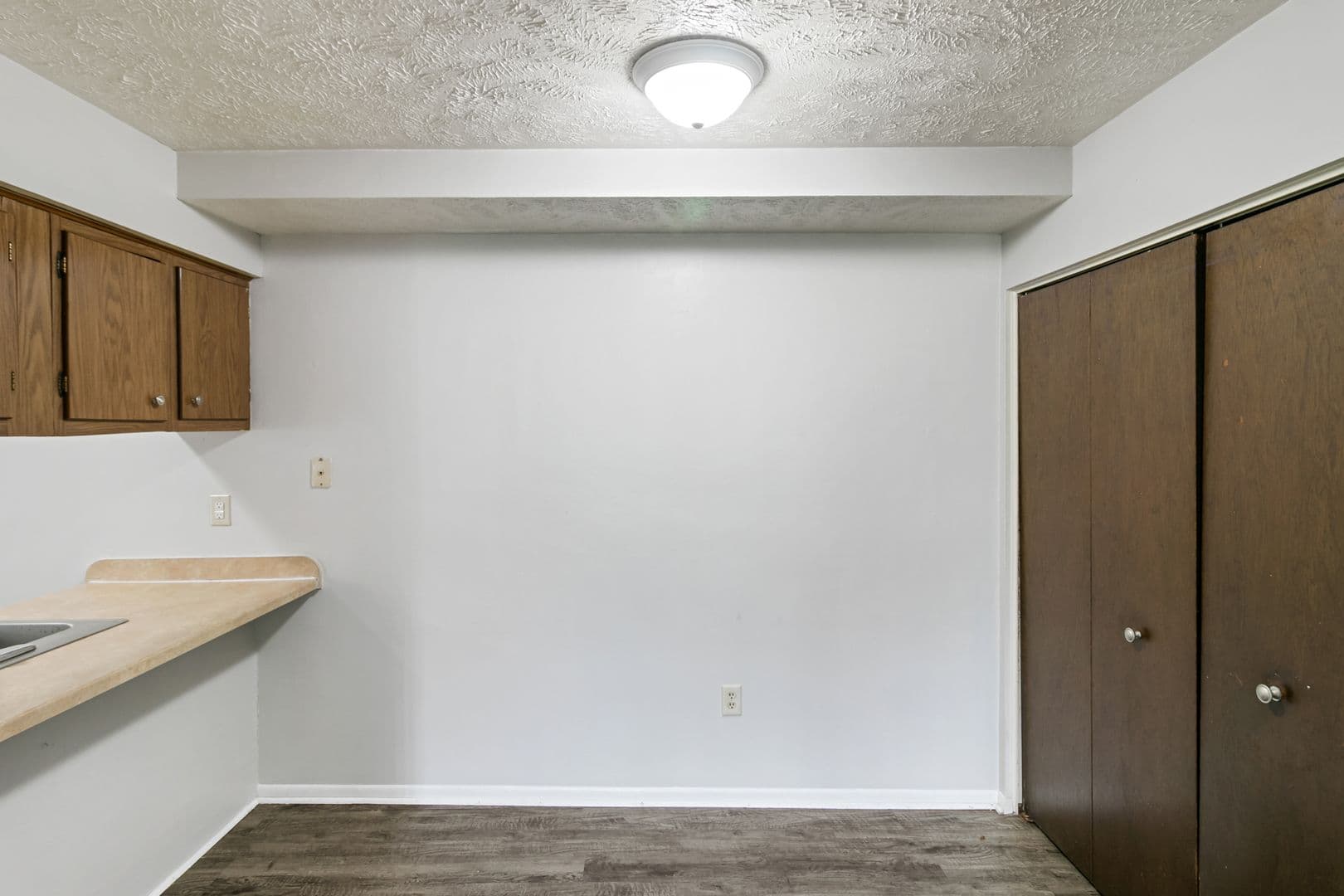 Holt Apartment: 2371 Aurelius Rd