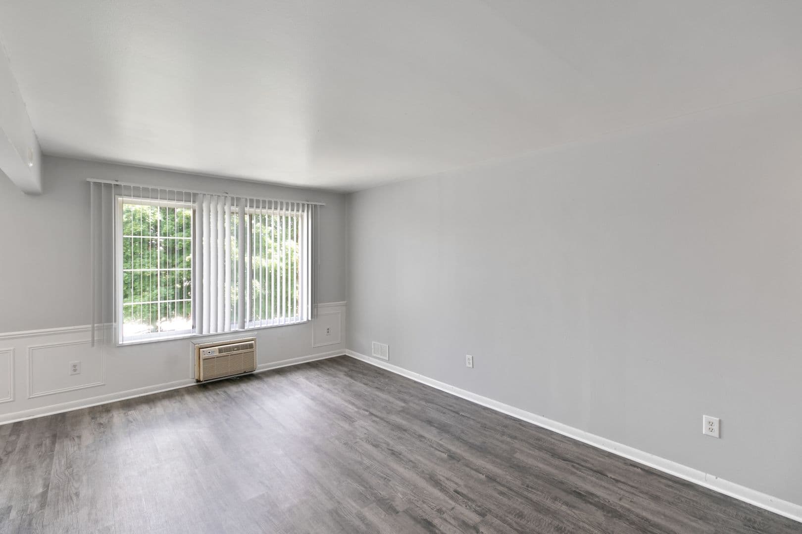 Lansing Apartment: 1815 Potomac Circle