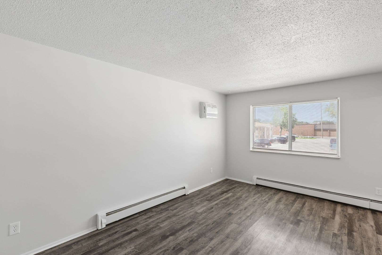 Durand Apartment: 312 N Oak Street