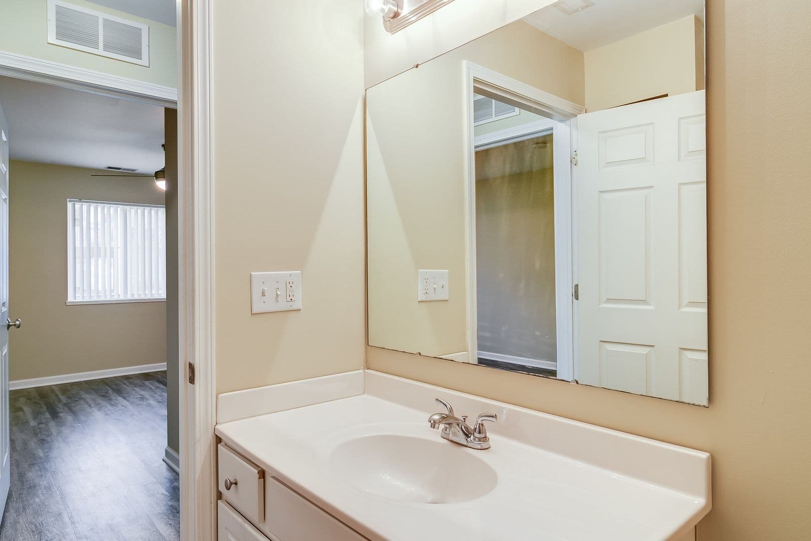Lansing Apartment: 1306 E. Miller Road / 6114 Beechfield Dr