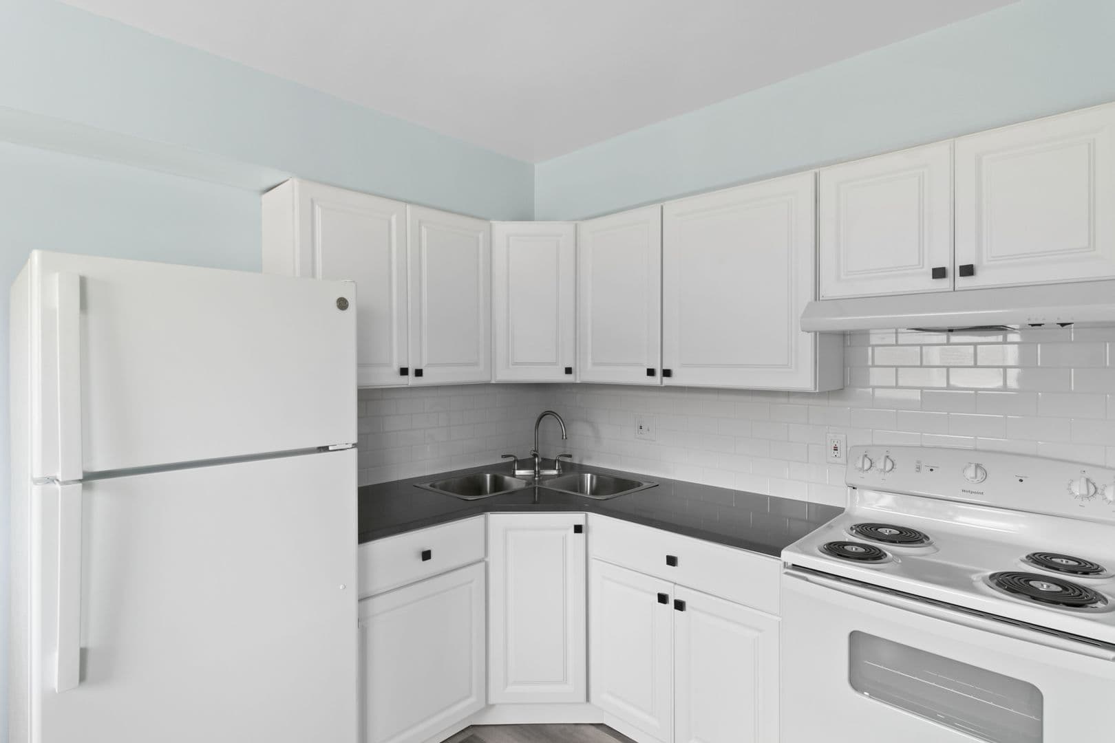 Lansing Apartment: 4221 N. Grand River Ave