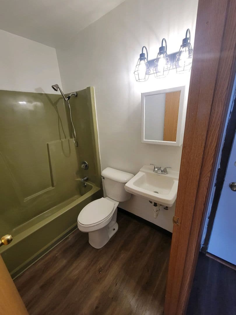 Marquette Apartment: 2040 Presque Isle Ave