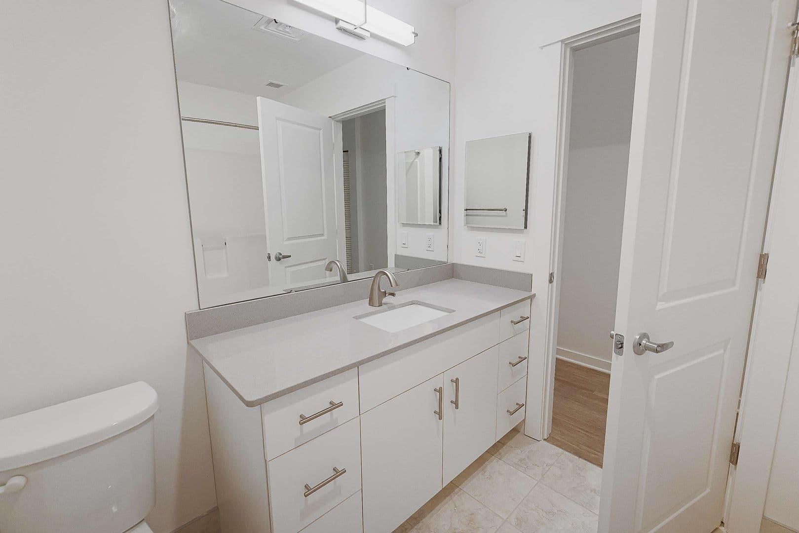 Lansing Apartment: 501 S  Capitol Avenue