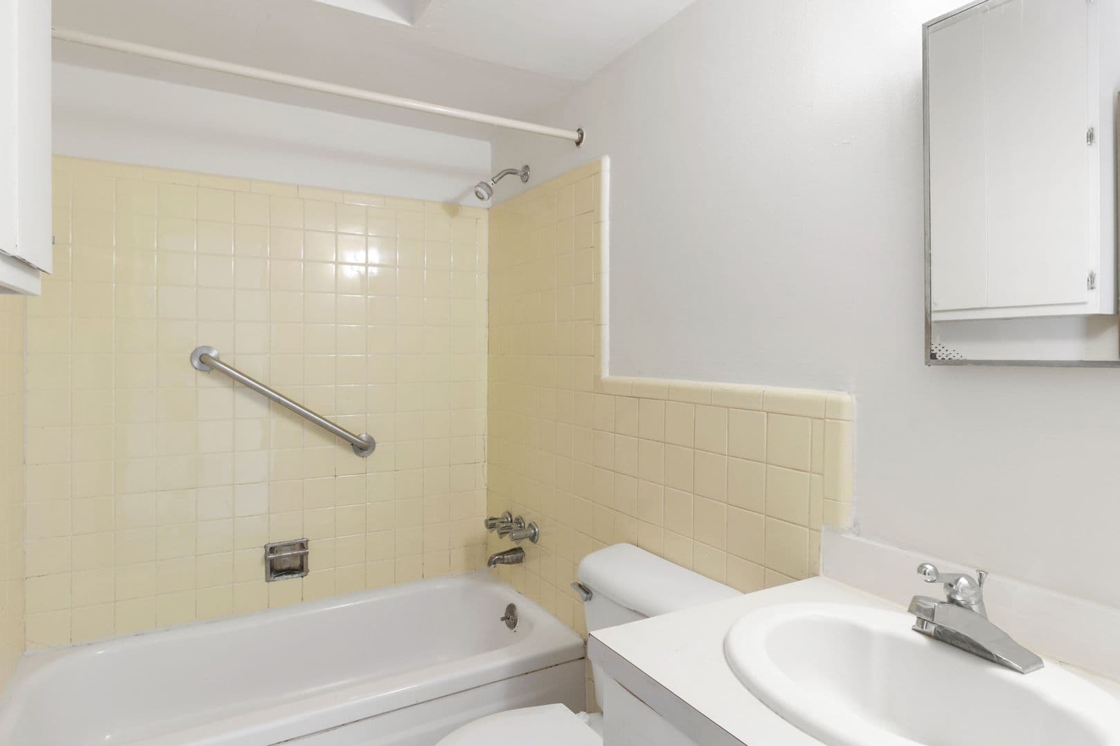 Roseville Apartment: 16435 E 12 Mile Rd
