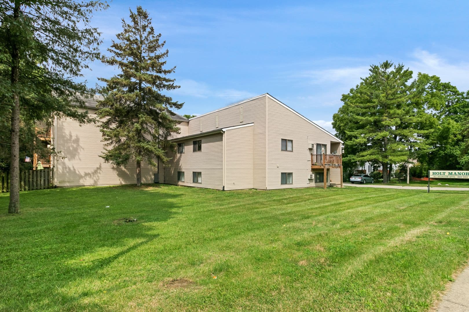 Holt Apartment: 2371 Aurelius Rd