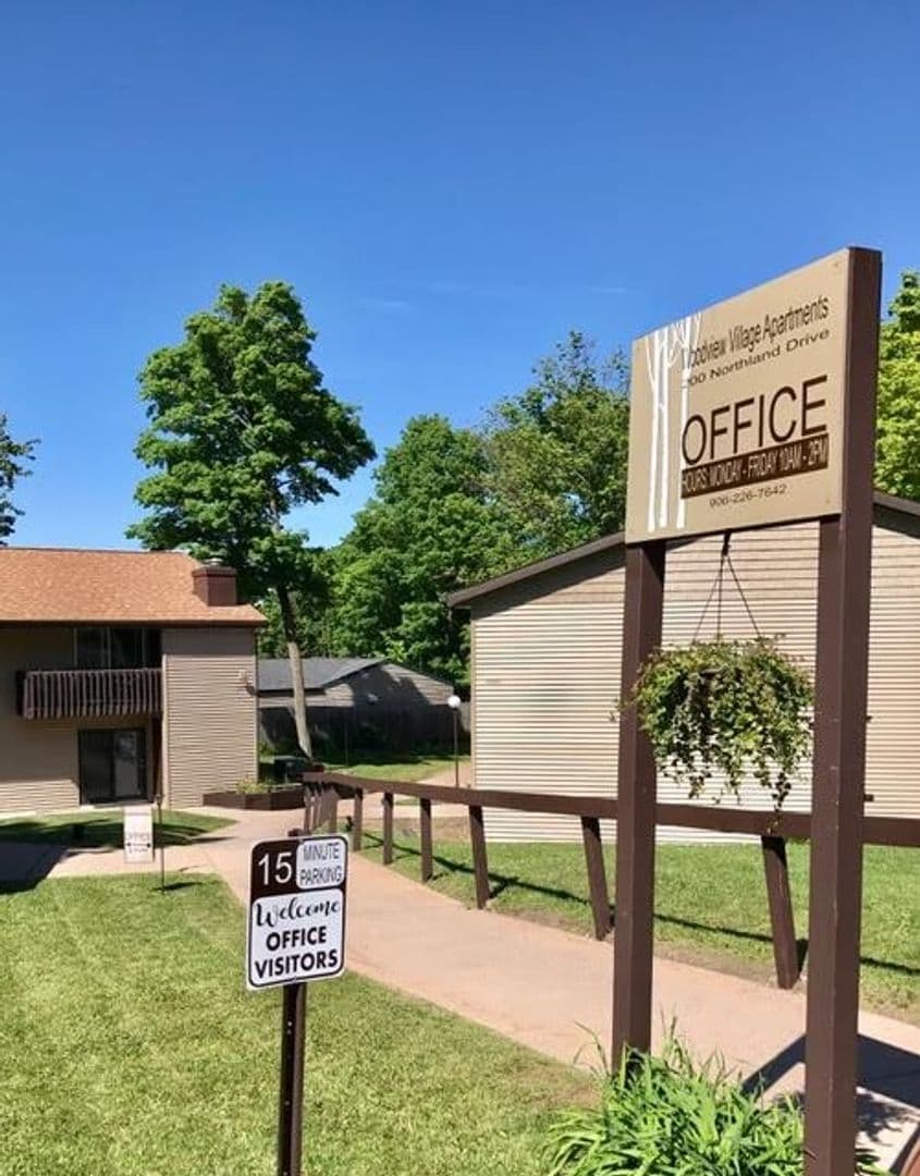 Marquette Apartment: 1000-1142 Northland Drive