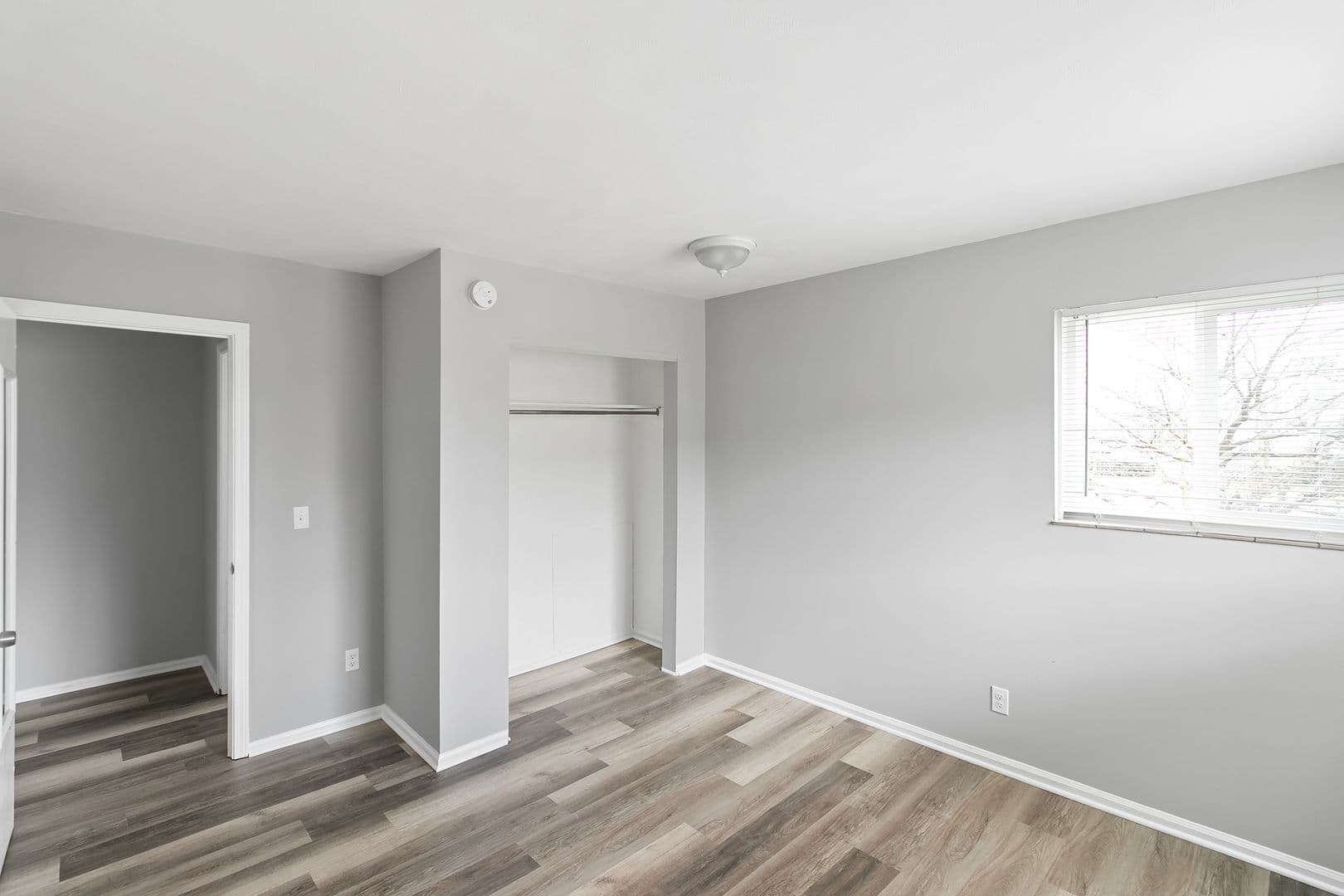 Lansing Apartment: 4221 N. Grand River Ave