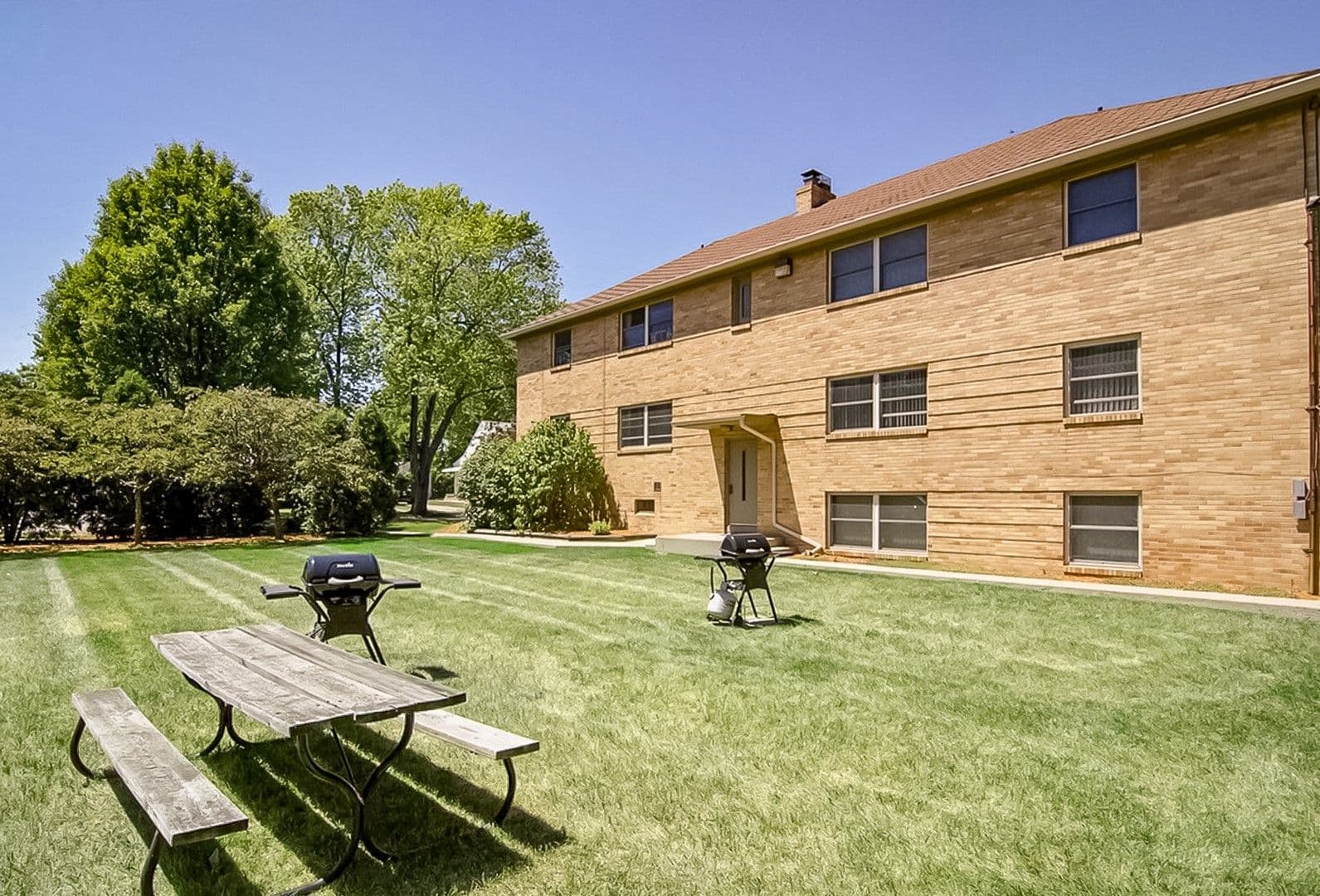 East Lansing Apartment: 144, 212, 224 Highland Avenue
