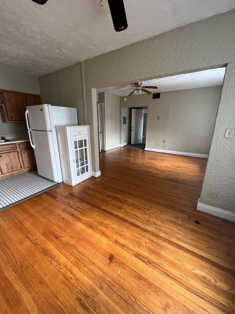 Parchment Apartment: 133 & 143 N Riverview Drive