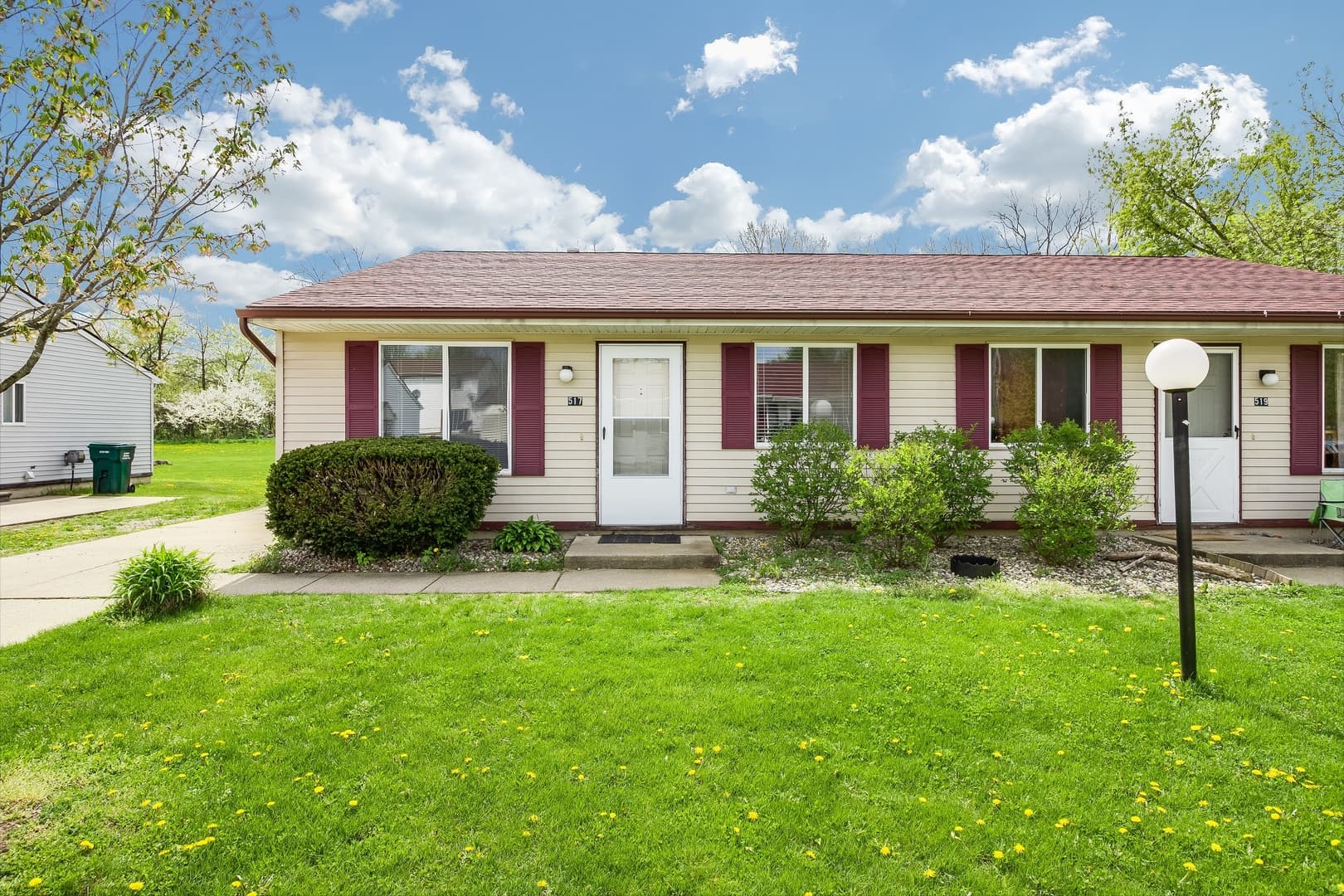 Fowlerville Apartment: 425 Meadowview St