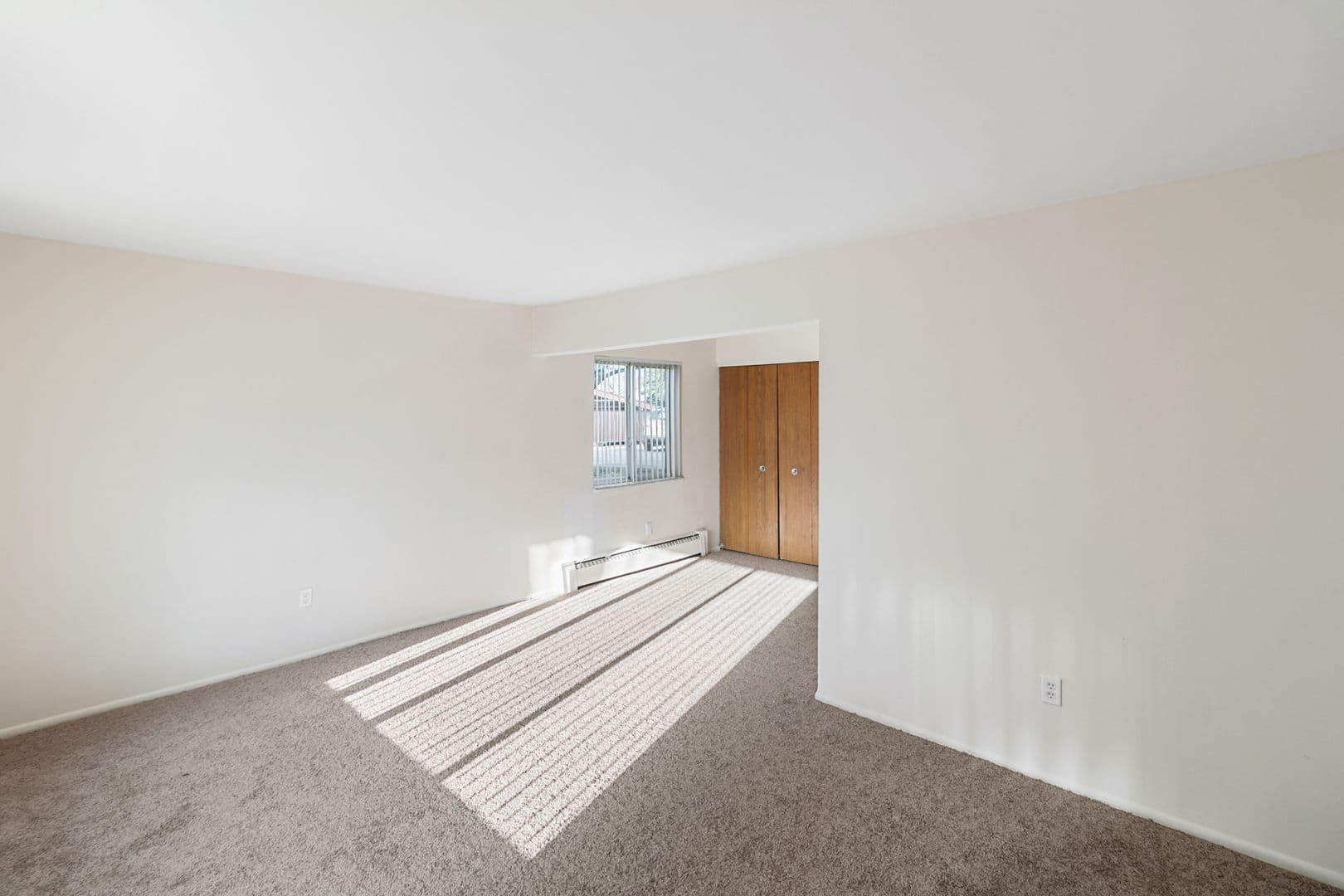 Roseville Apartment: 16435 E 12 Mile Rd