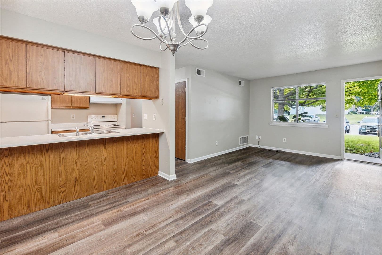 Augusta Apartment: 504 W Jefferson