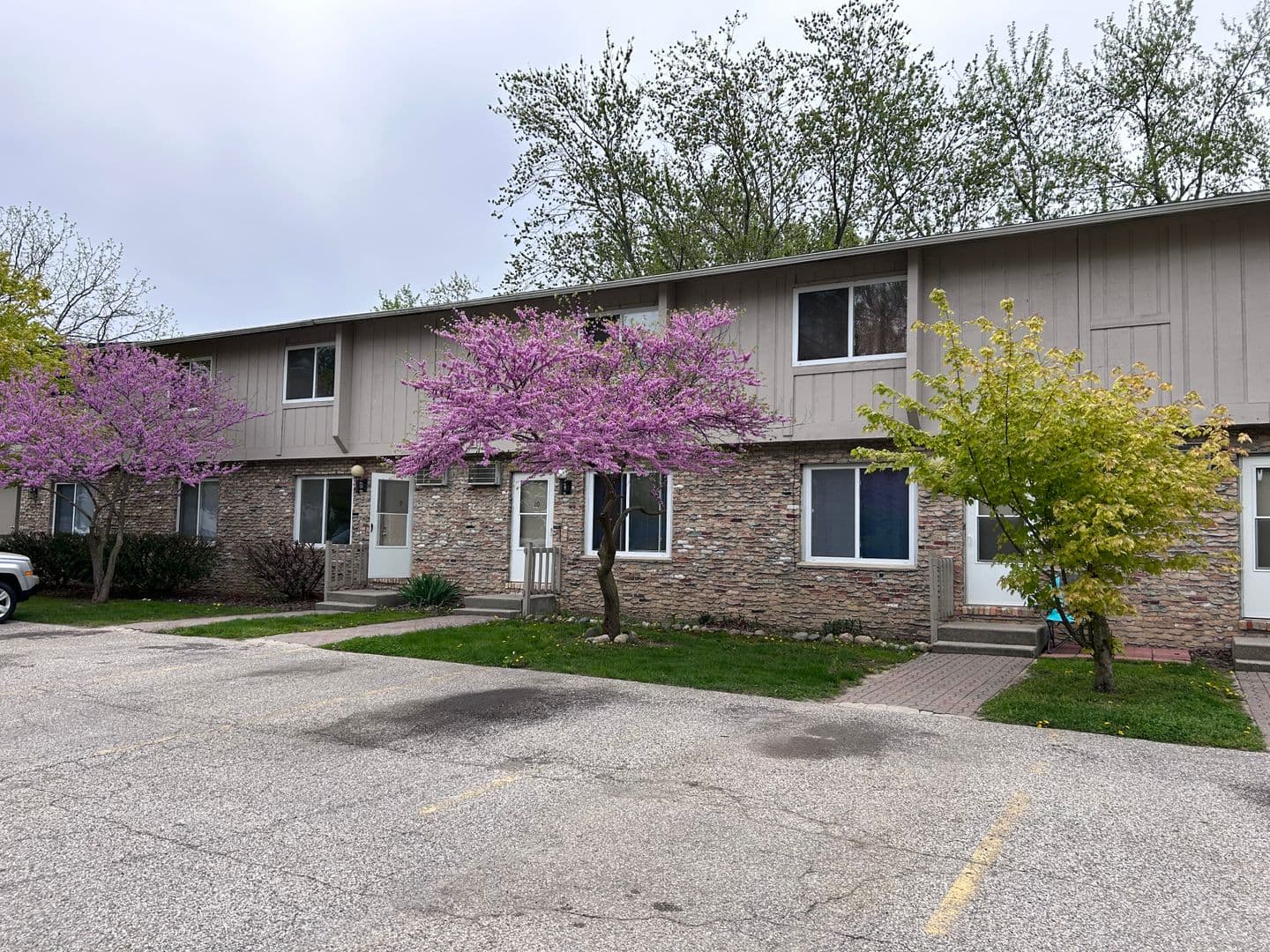 Ithaca Apartment: 531 N. Pine River St.