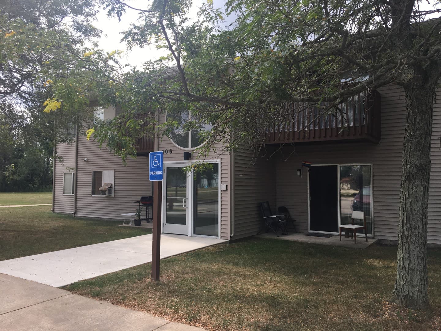Litchfield Apartment: 204 Southfield St.