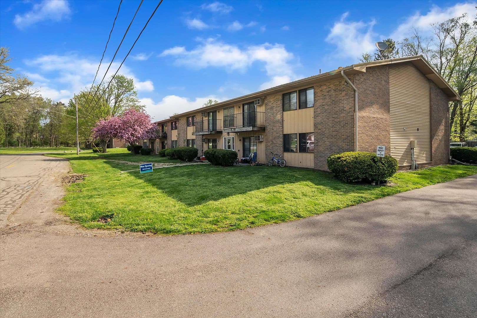 Olivet Apartment: 624 Spruce, 628 Spruce, 700 Spring Street, 706 Spring