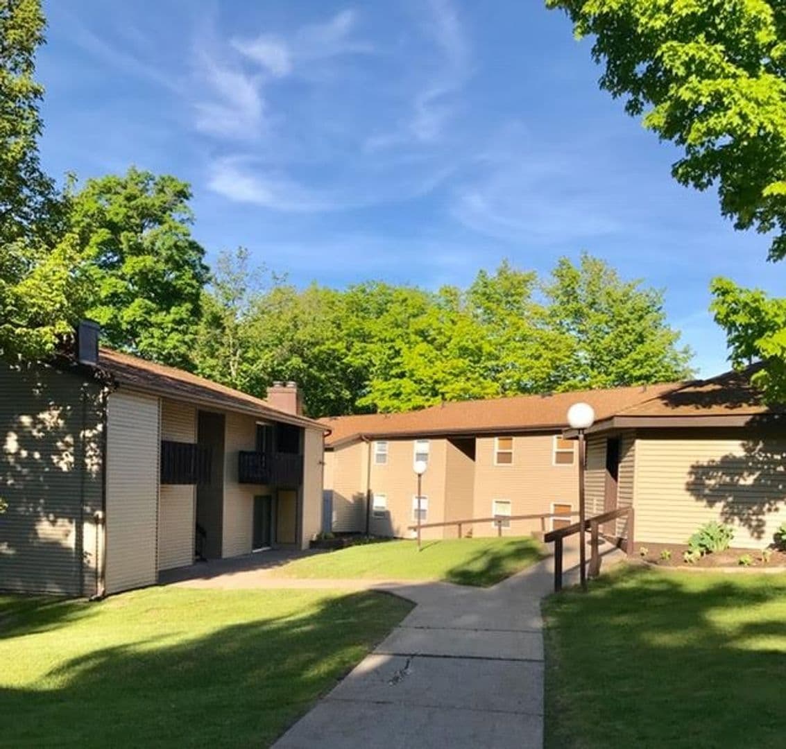 Marquette Apartment: 1000-1142 Northland Drive