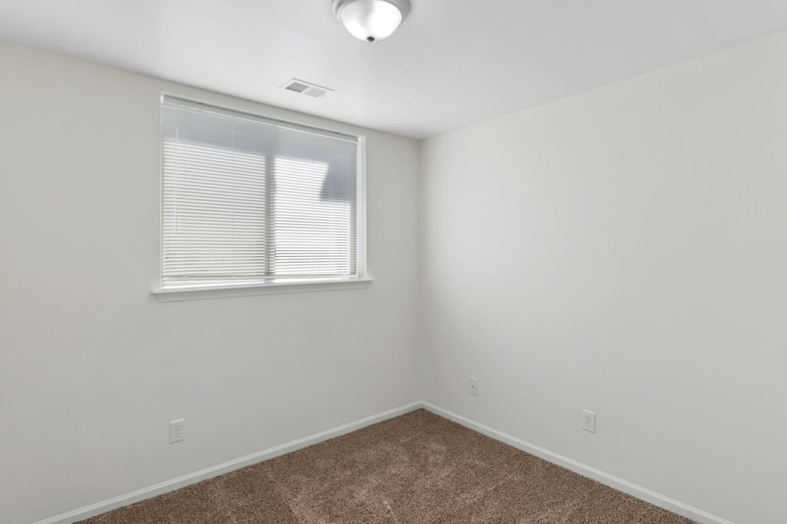 Linden Apartment: 13180 Ripley Street
