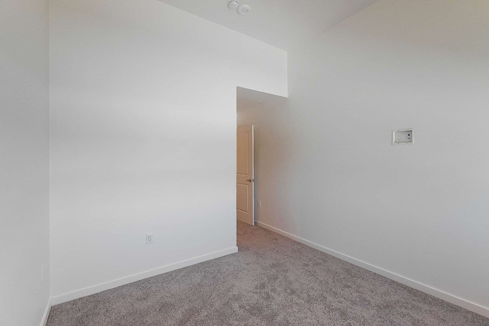 Lansing Apartment: 501 S  Capitol Avenue