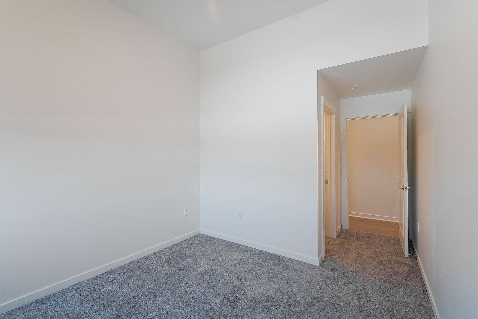 Lansing Apartment: 501 S  Capitol Avenue