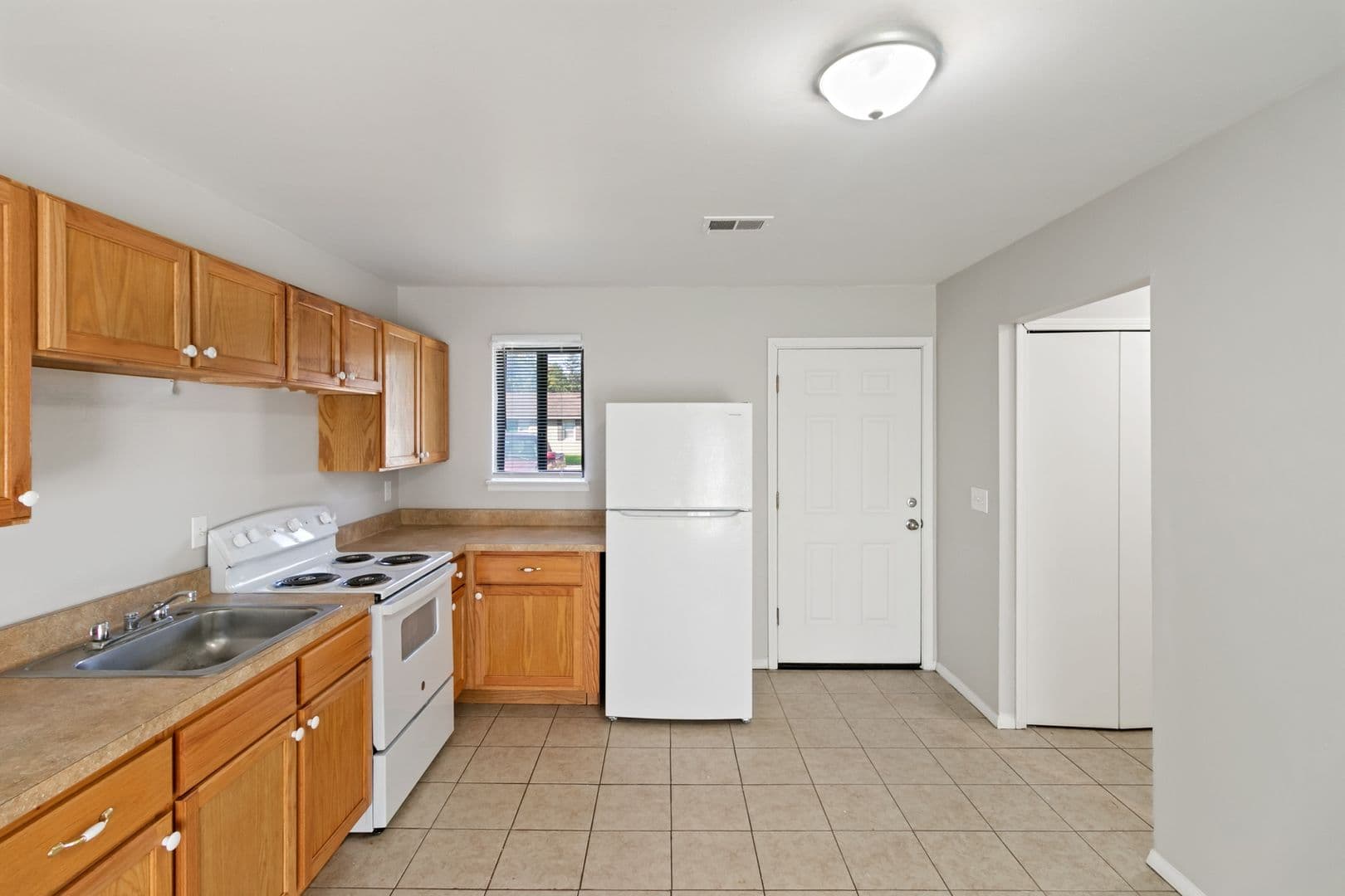 Waterford Apartment: 4144 Airport Rd