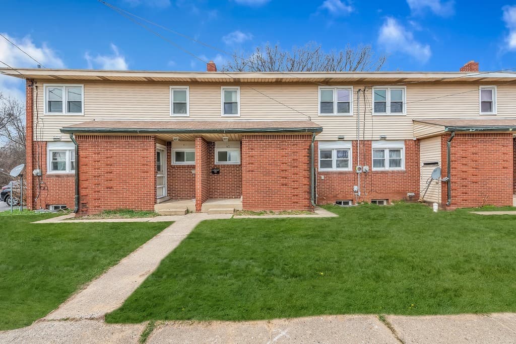 Springfield Apartment: 1 -16 Locust Road