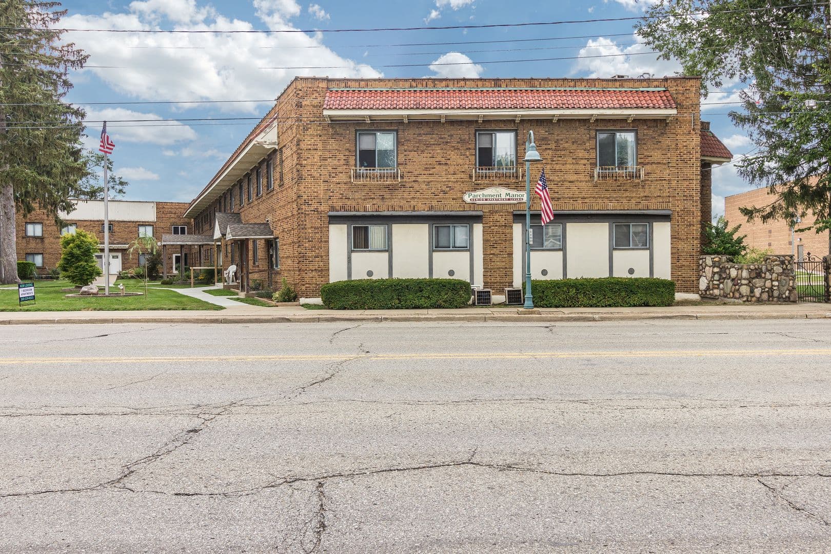 Parchment Apartment: 133 & 143 N Riverview Drive