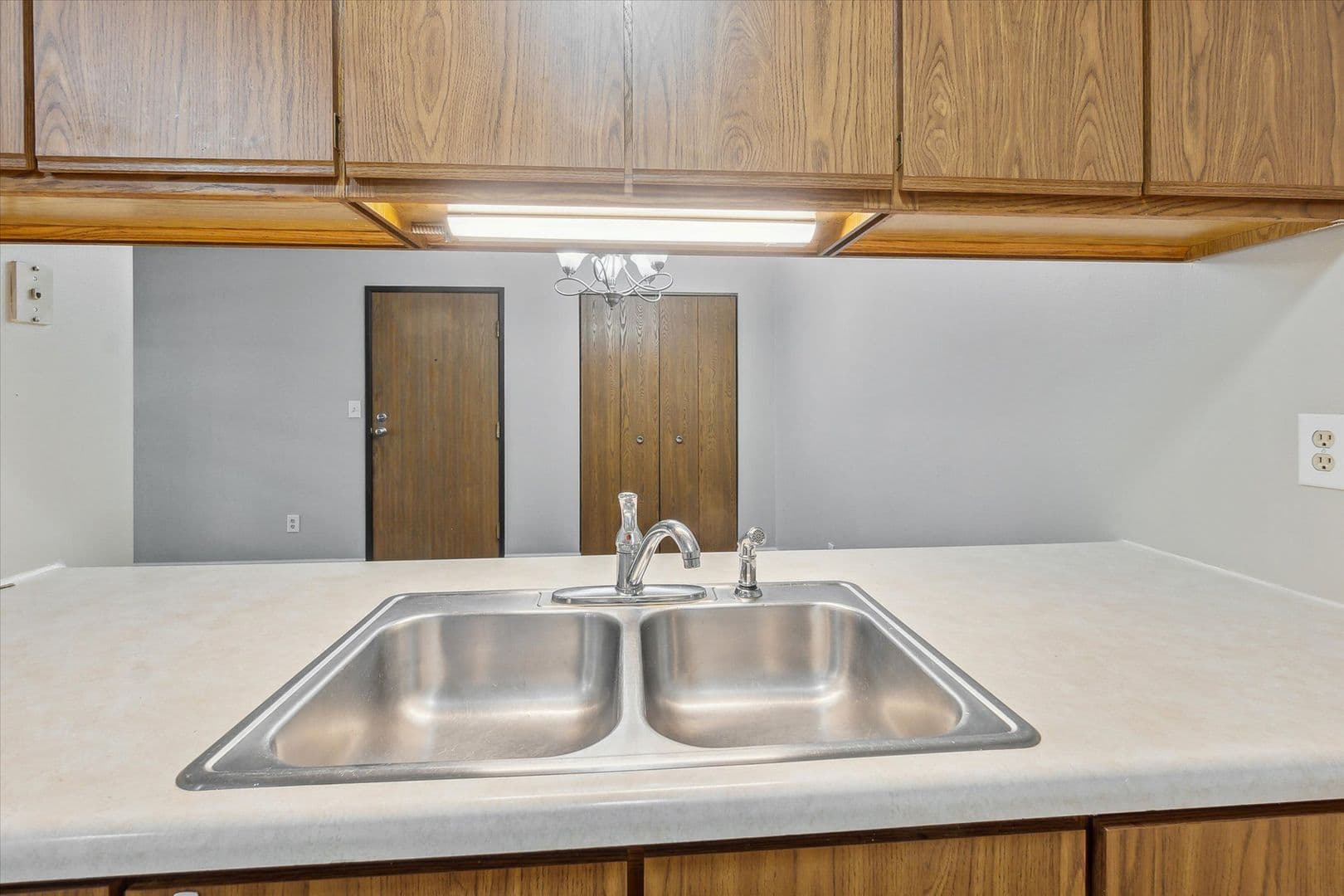 Augusta Apartment: 504 W Jefferson