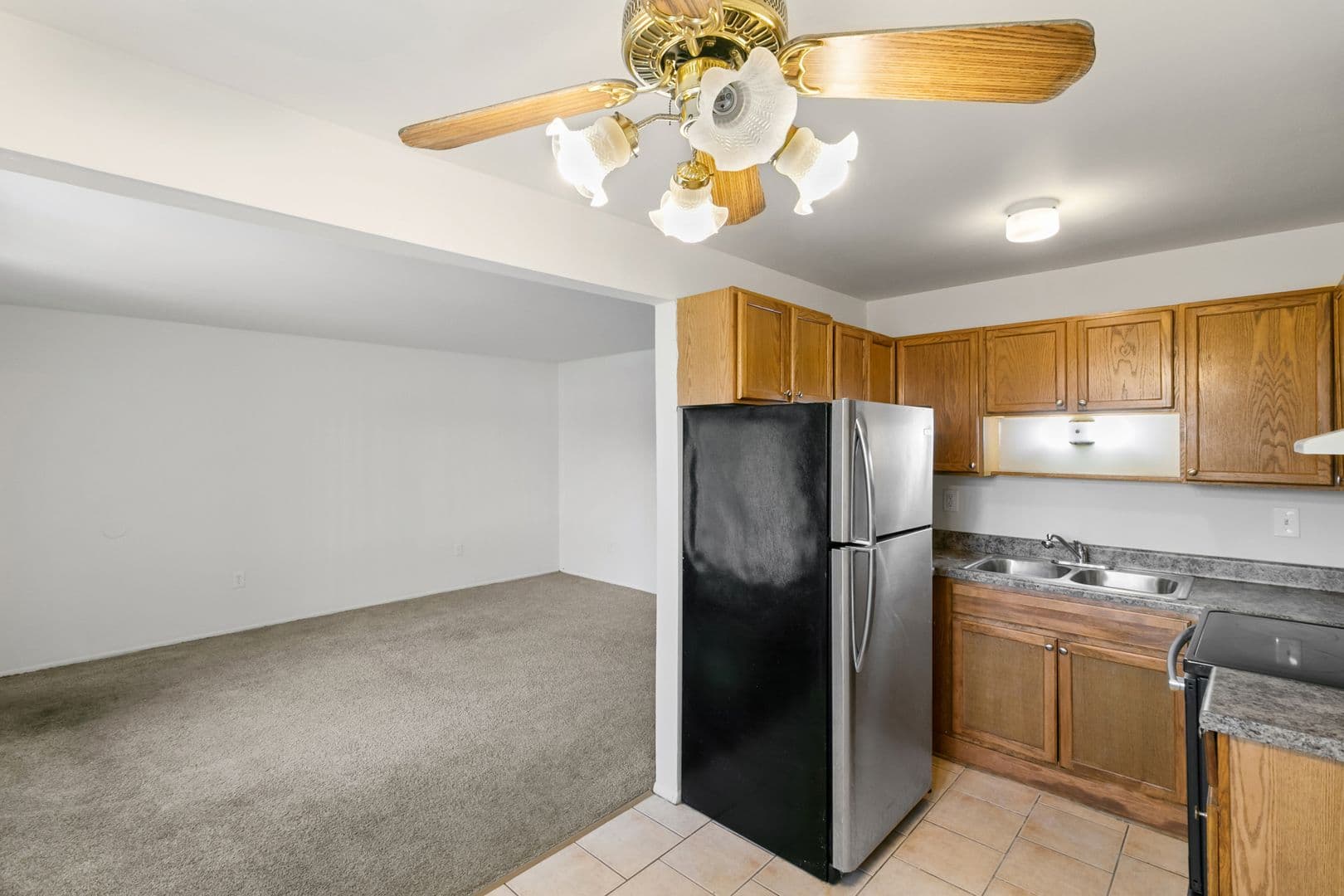 Roseville Apartment: 16435 E 12 Mile Rd