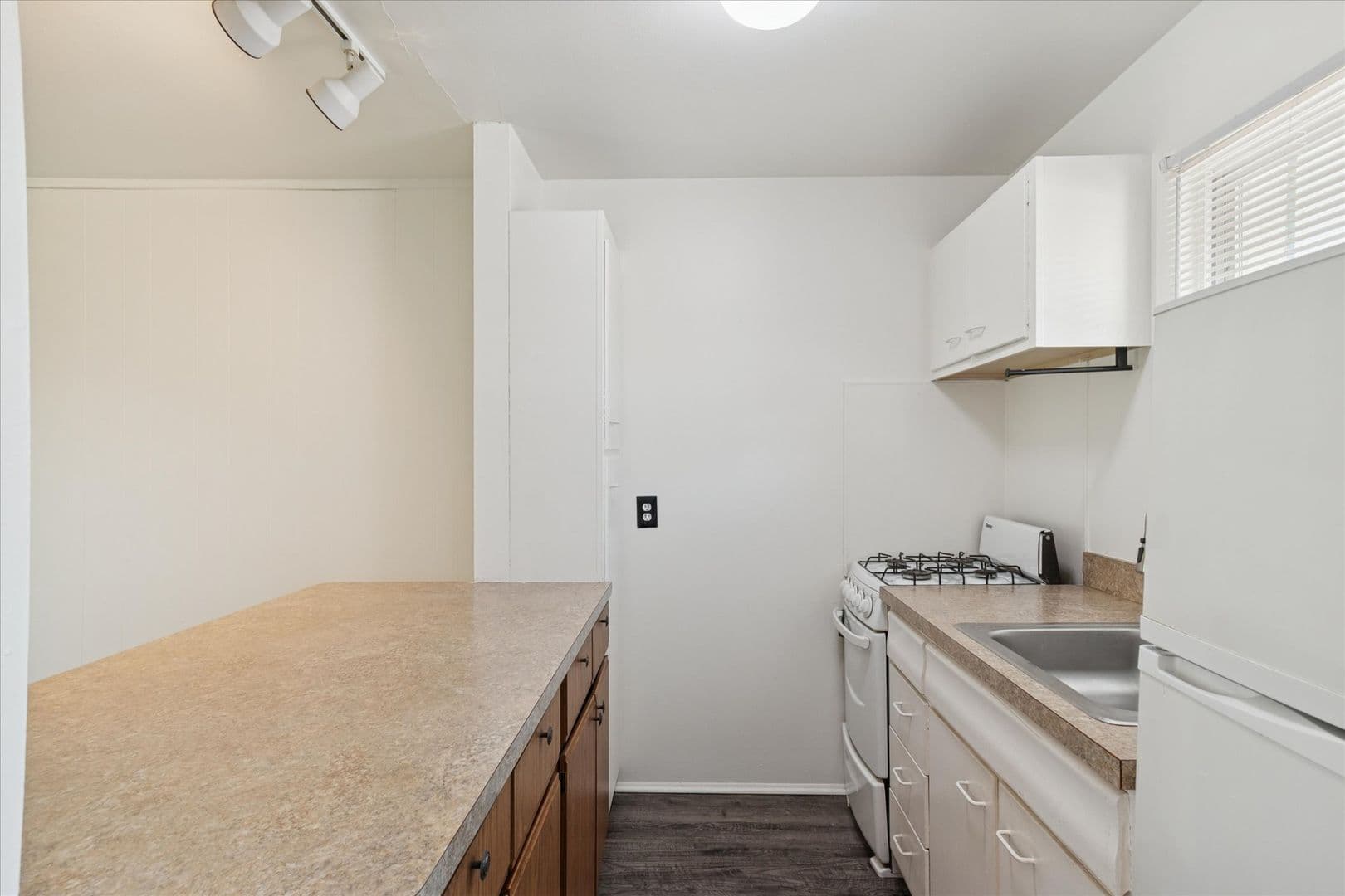 Brighton Apartment: 660 & 672 Flint Rd