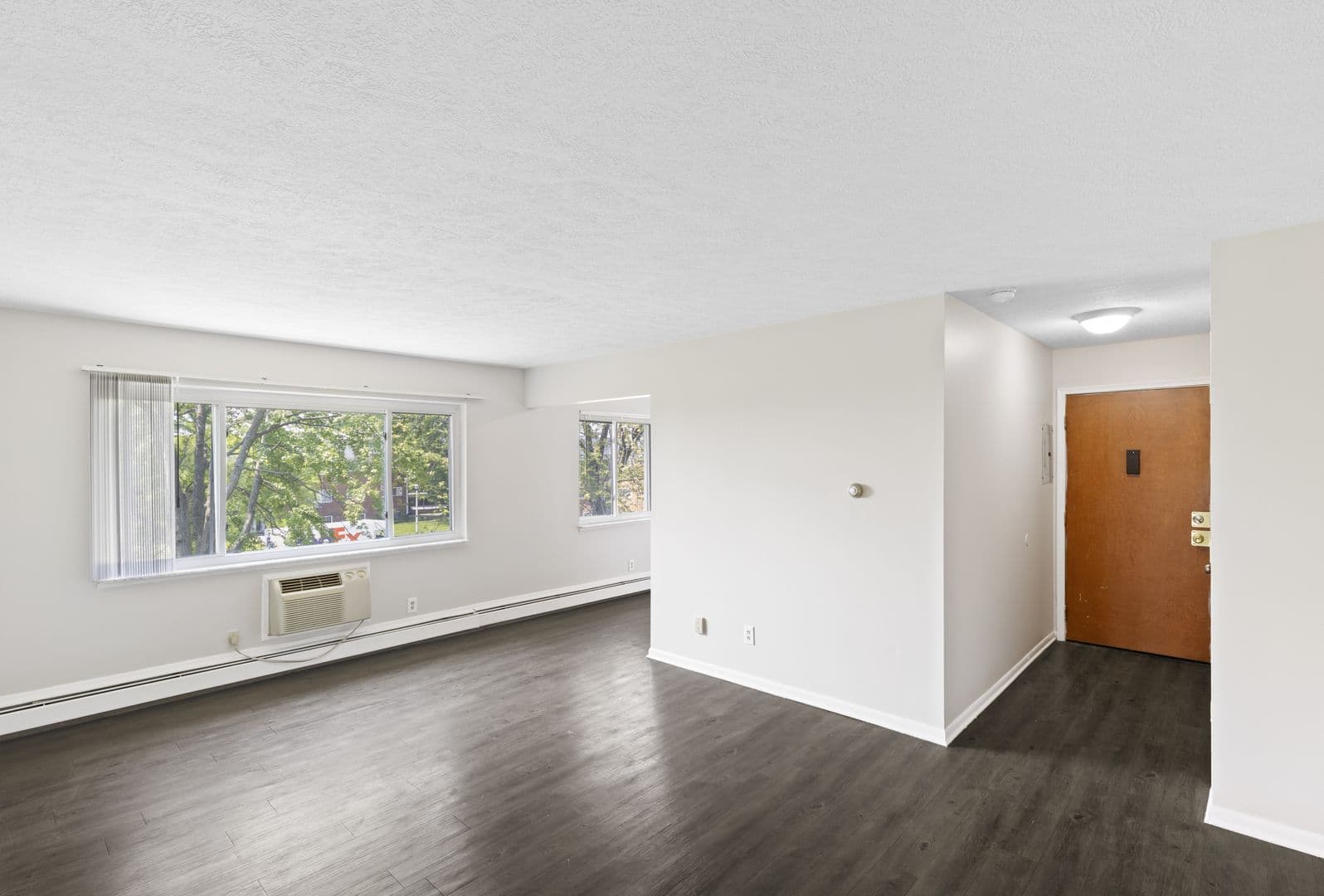 Lansing Apartment: 2928, 2931,2936,2937 Kenwick Circle