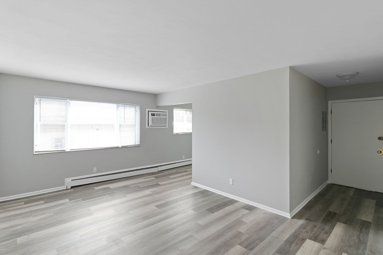 Lansing Apartment: 4221 N. Grand River Ave